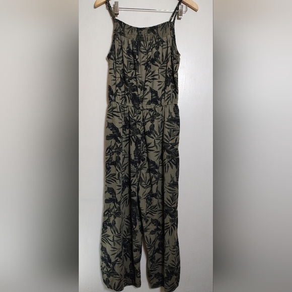 Old Navy Linen Blend Palm Leaf Olive Cropped Jumpsuit - Picture 8 of 10